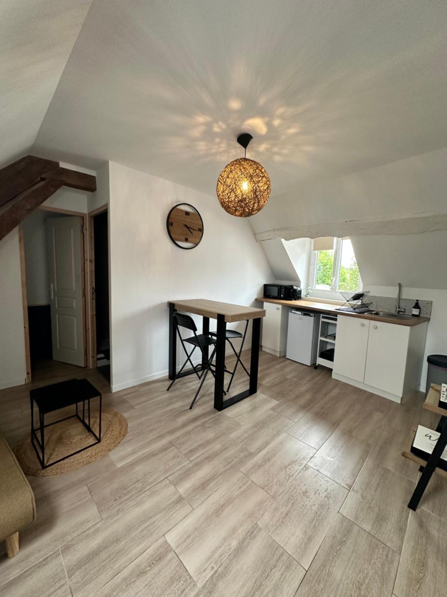 Appartements Pacy-Sur-Eure ภายนอก รูปภาพ